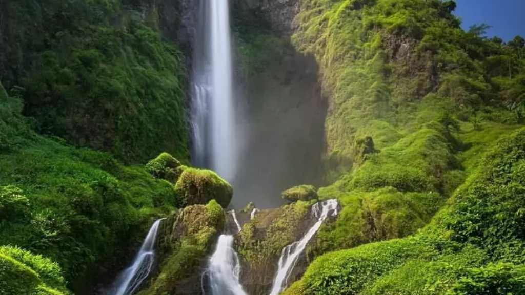 Menikmati Keindahan  Di Air Terjun Citambur Cianjur Selatan