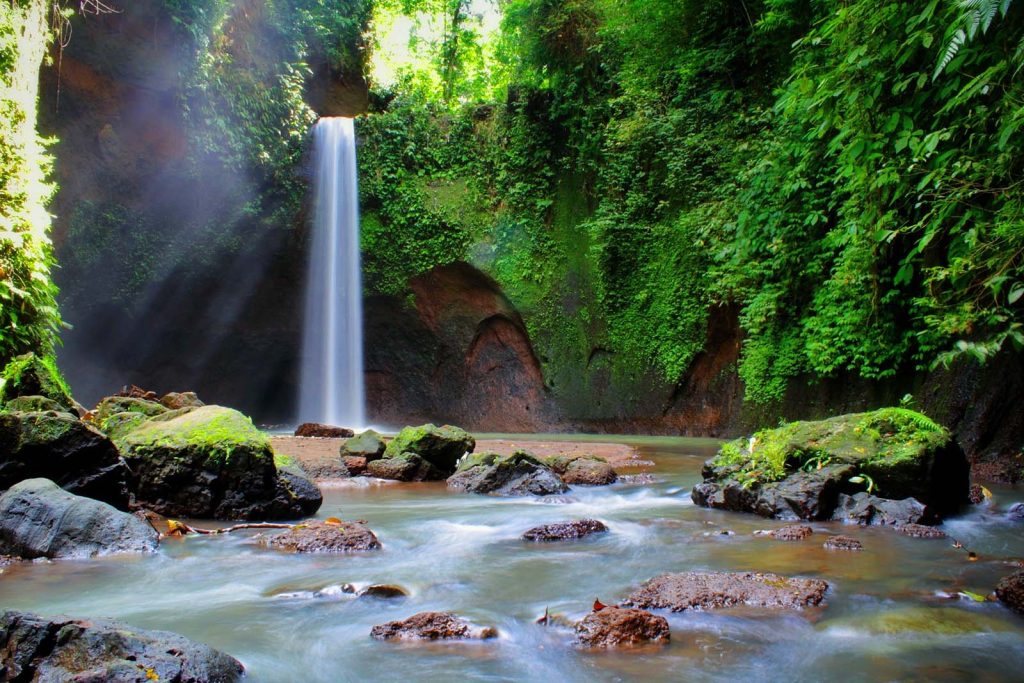 Ternyata Air Terjun Keindahan Indonesia Punya Sisi Lain