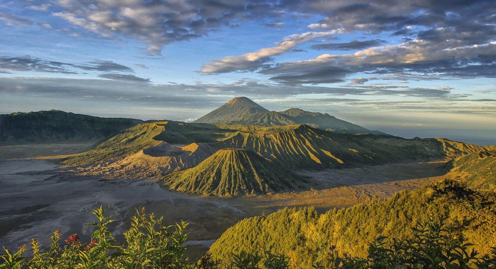 10 Taman Nasional di Indonesia dengan Segala Keindahannya