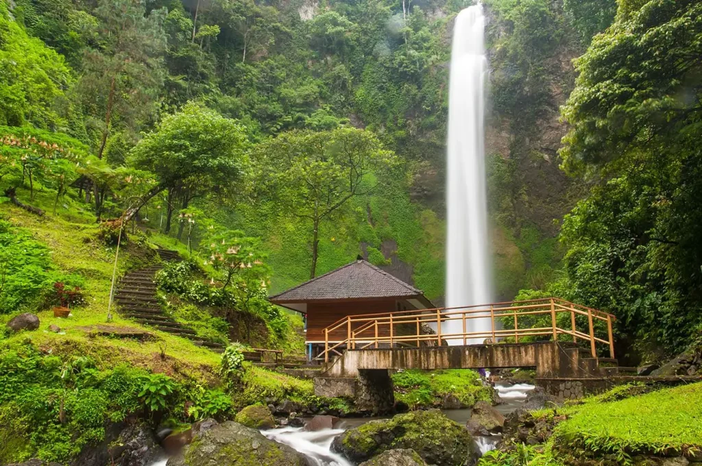 Air Terjun di Bandung yang Indah dan Populer