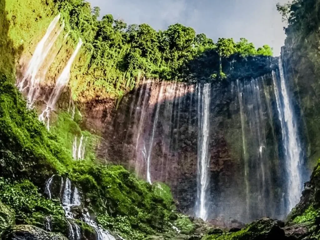 Eksotisnya Air Terjun Tumpak Sewu Jawa Timur