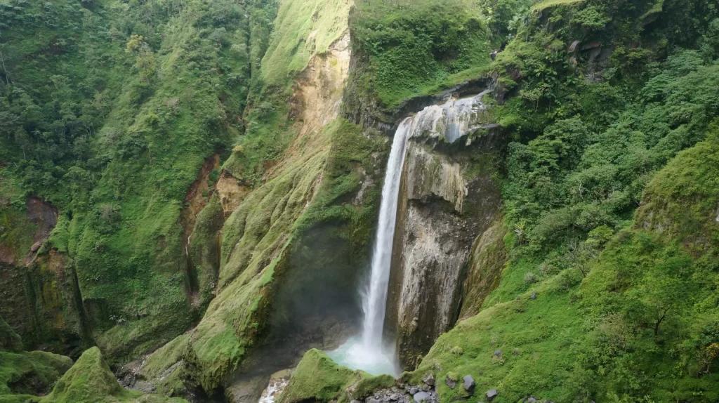 Daftar 10 Keindahan Air Terjun Indonesia Tertinggi Dan Eksotis