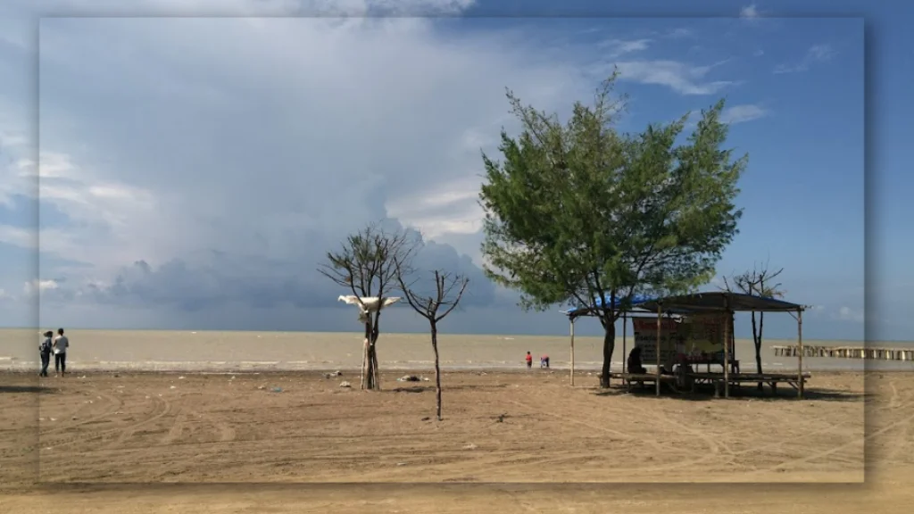 Pantai Tanjung Pakis dengan Berbagai Hal Menarik di Dalamnya