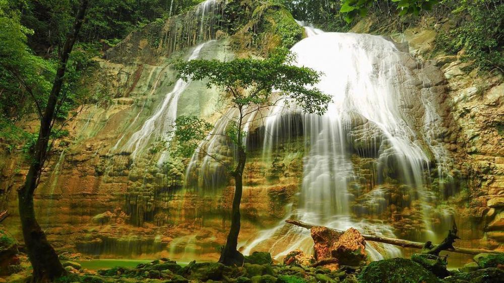 5 Tipe Keindahan Air Terjun Indonesia Bertingkat Paling Indah