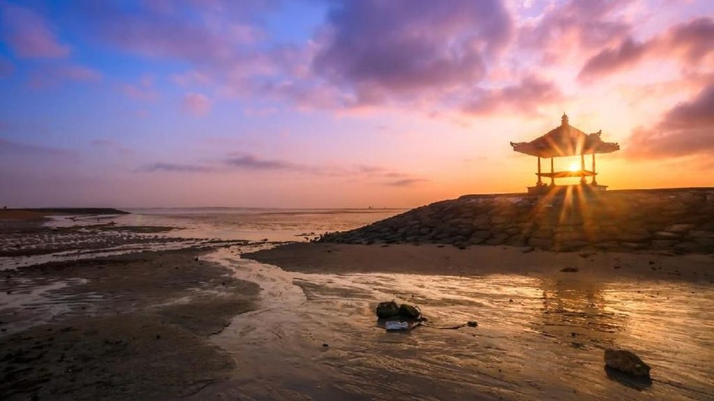 Menelisik Beragam Keindahan yang Tersaji di Pantai Sanur di Bali