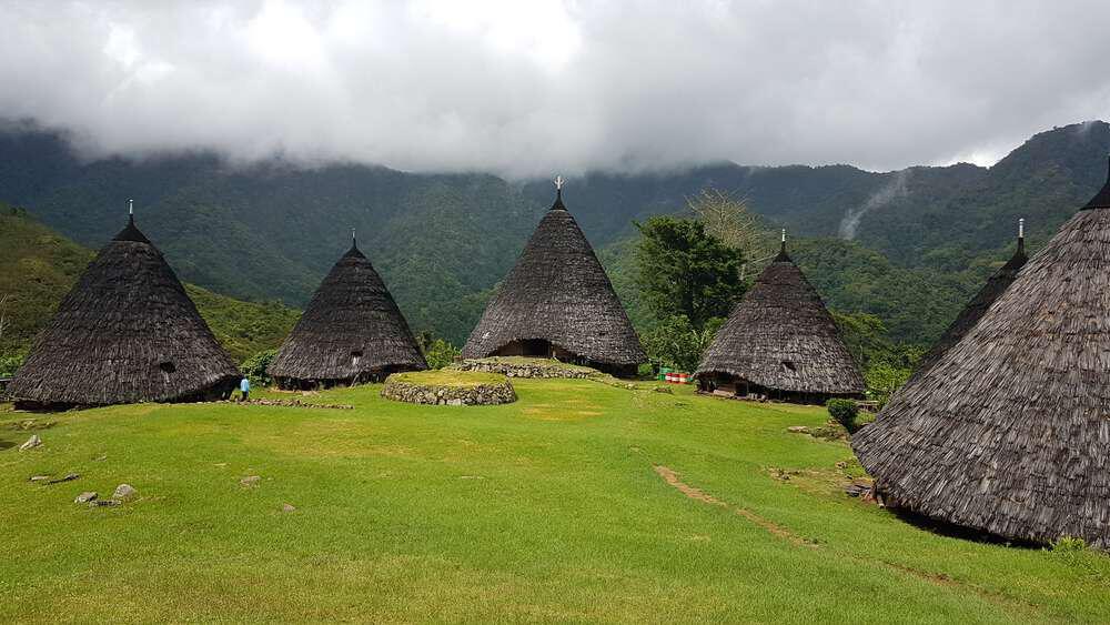 Daya Tarik Desa Wisata Wae Rebo yang Dijuluki Desa di Atas Awan