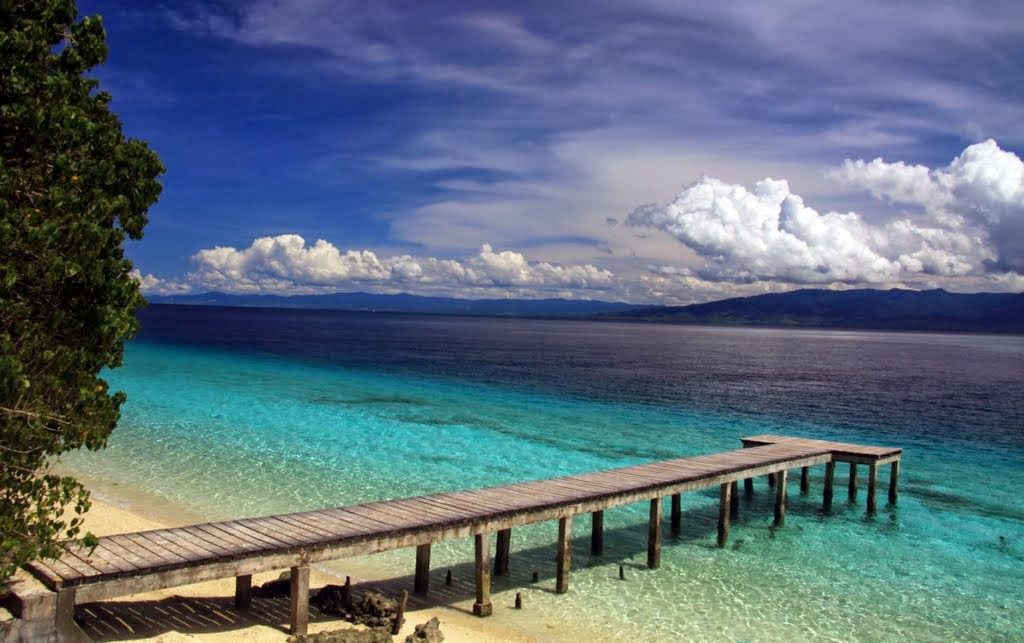 Menjajal Keindahan Pantai Liang, Keajaiban Alam di Maluku