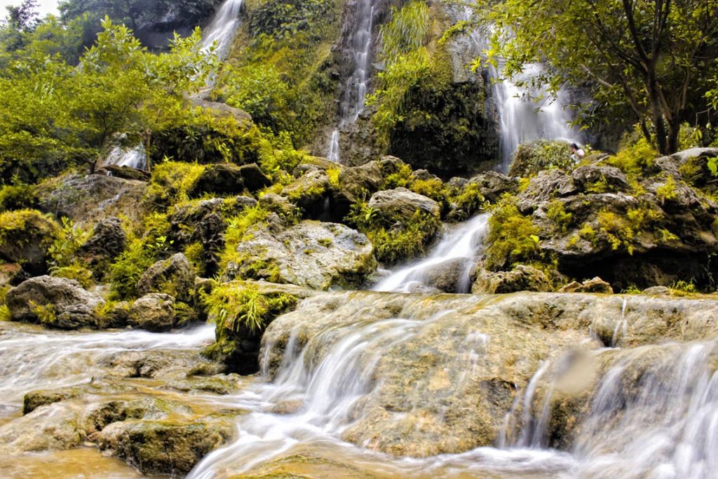 Wisata Terbaik Keindahan Indonesia Air Terjun Bersama Keluarga