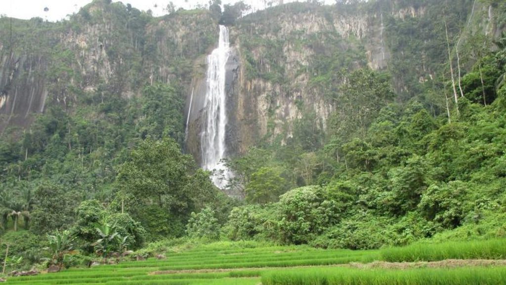 Keindahan Indonesia Air Terjun tertinggi di Pulau Sumatera