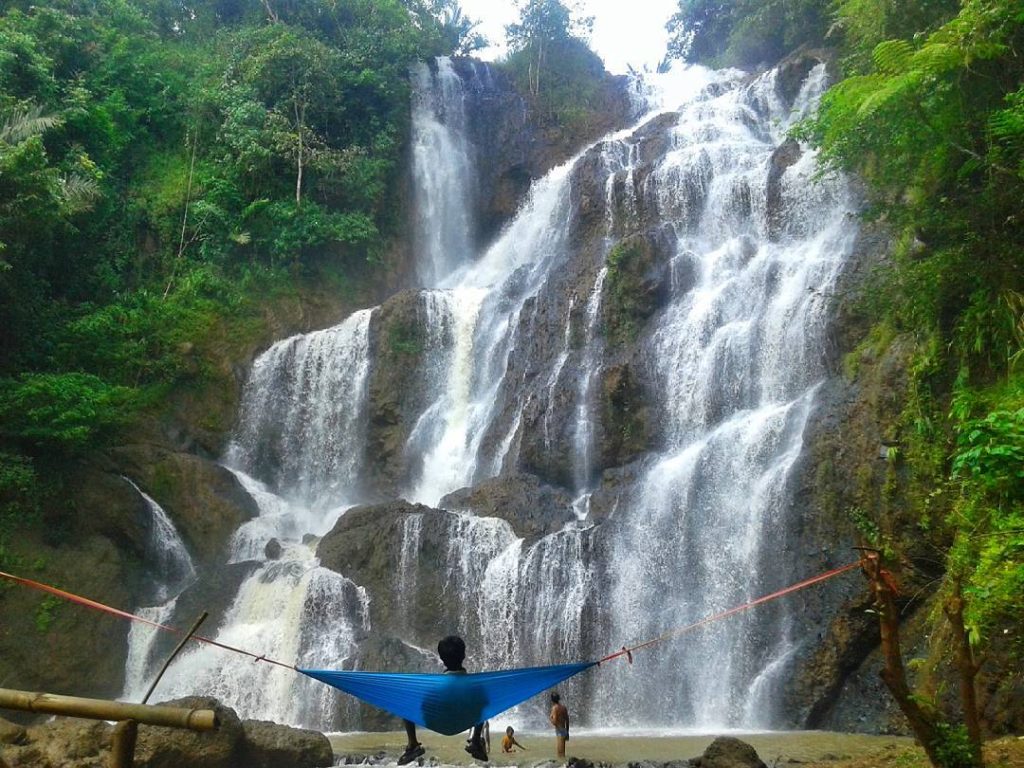 Keindahan Air Terjun Paling Ramai Dikunjungi Di Jawa Barat