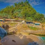 Pantai Banyu Tibo dengan Keunikan Air Terjun Tersembunyi