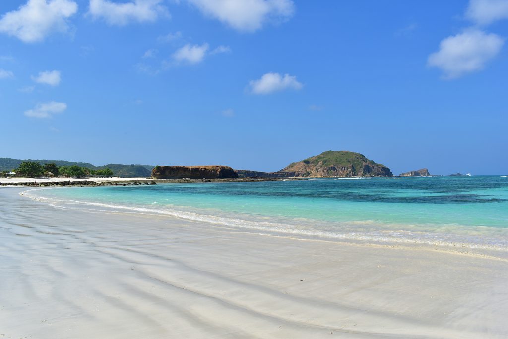 Keindahalan Pantai Di Lombok Paling Menawan, Wajib Dikunjungi!