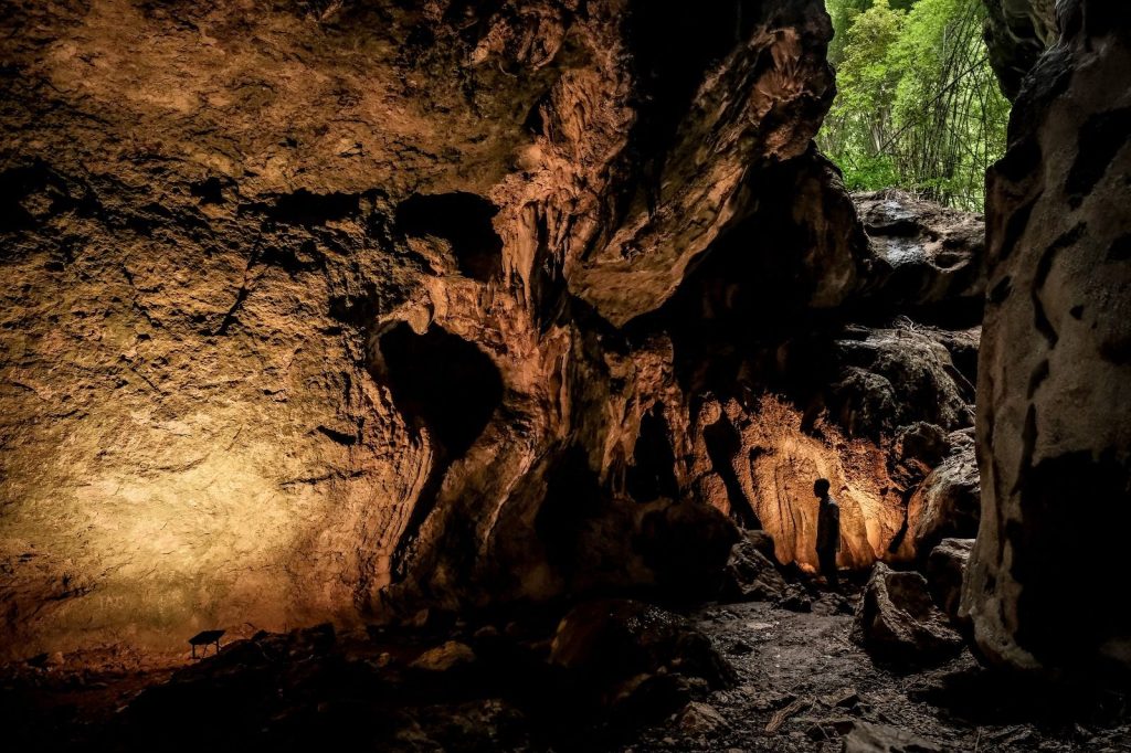 Nikmati Keindahan Wisata Gua yang Ada di Indonesia