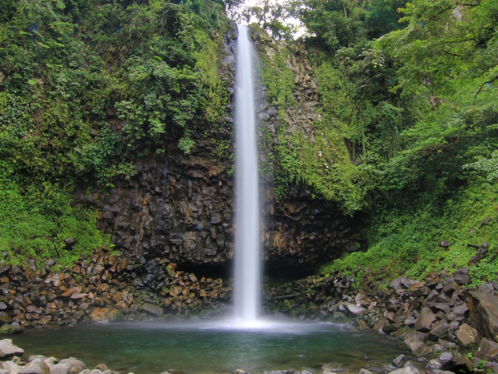 Kunjungi Berbagai Wisata Air Terjun Indonesia Paling Menarik!