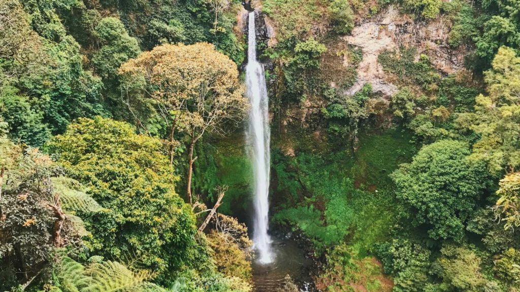 Air Terjun Paling Indah di Jawa Barat yang Wajib Dikunjungi