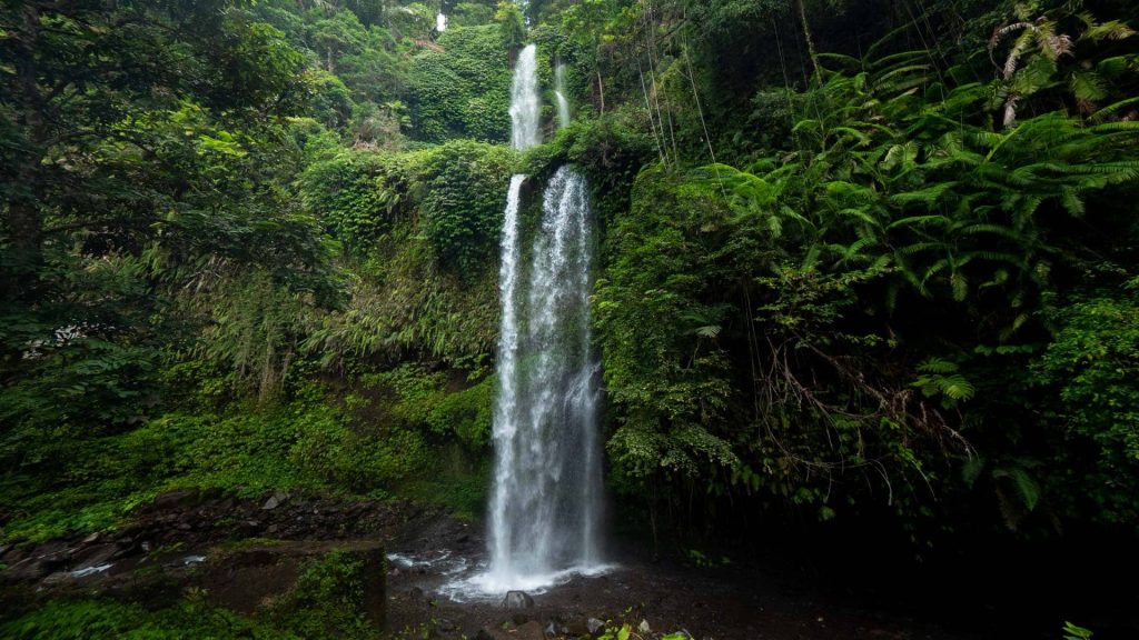 Menyambangi Air Terjun Mayung Putek di Lombok