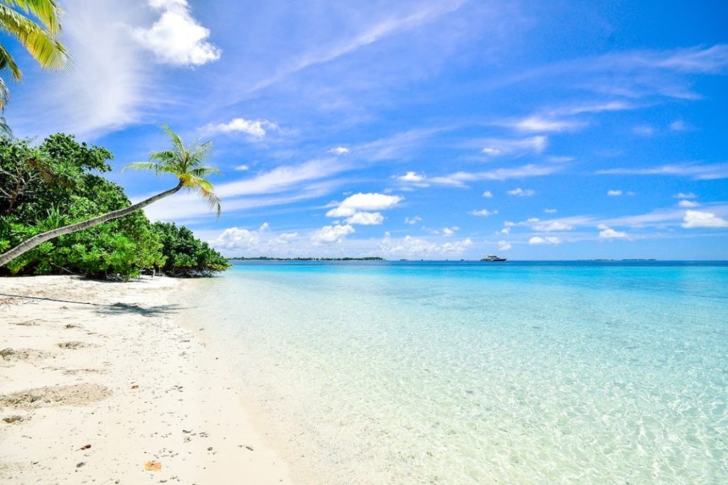 Cara Mudah Menemukan Keindahan Pantai Tersembunyi di Indonesia