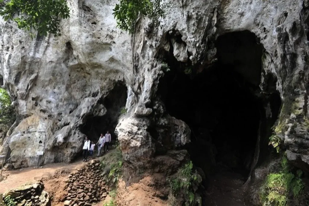 Wisata Seru Berkunjung ke Gua yang Ada di Jawa Barat, Siapa Takut!