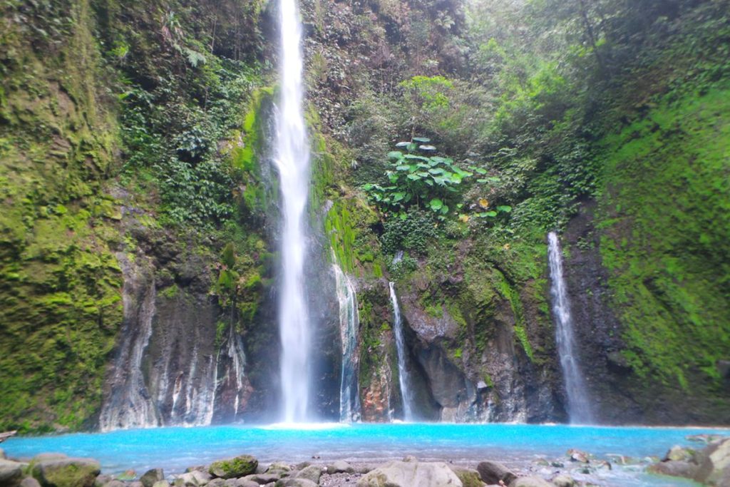 Air Terjun Paling Unik di Indonesia, Dari Air Hangat hingga Bertingkat-Tingkat