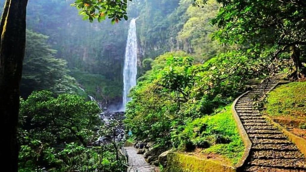 8 Air Terjun Di Jawa dengan Pemandangan Paling Indah