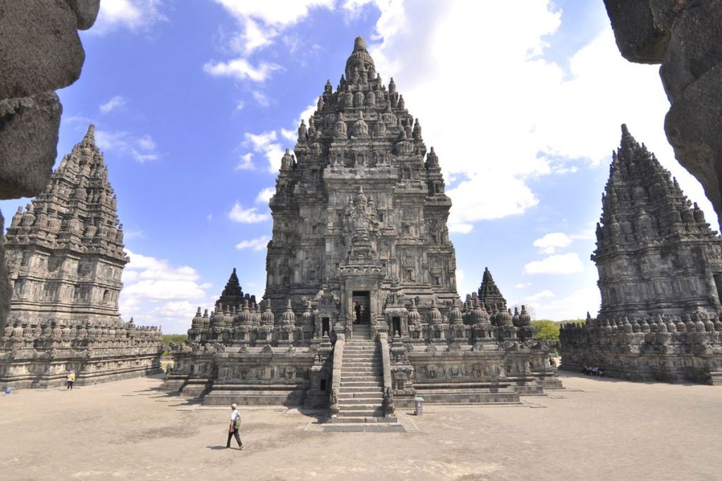 Apa Bedanya Candi Hindu dengan Candi Buddha