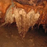 Menjelajahi Dunia Bawah Tanah Tersembunyi di Gua Buniayu