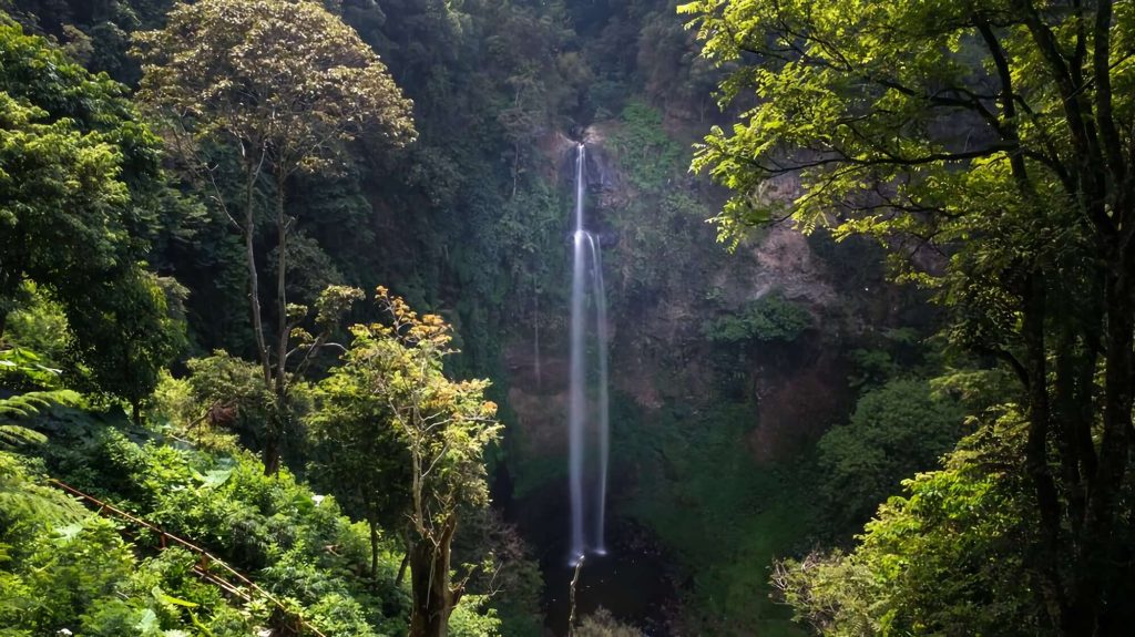Rekomendasi Air Terjun Terindah di Indonesia Versi Low Budget