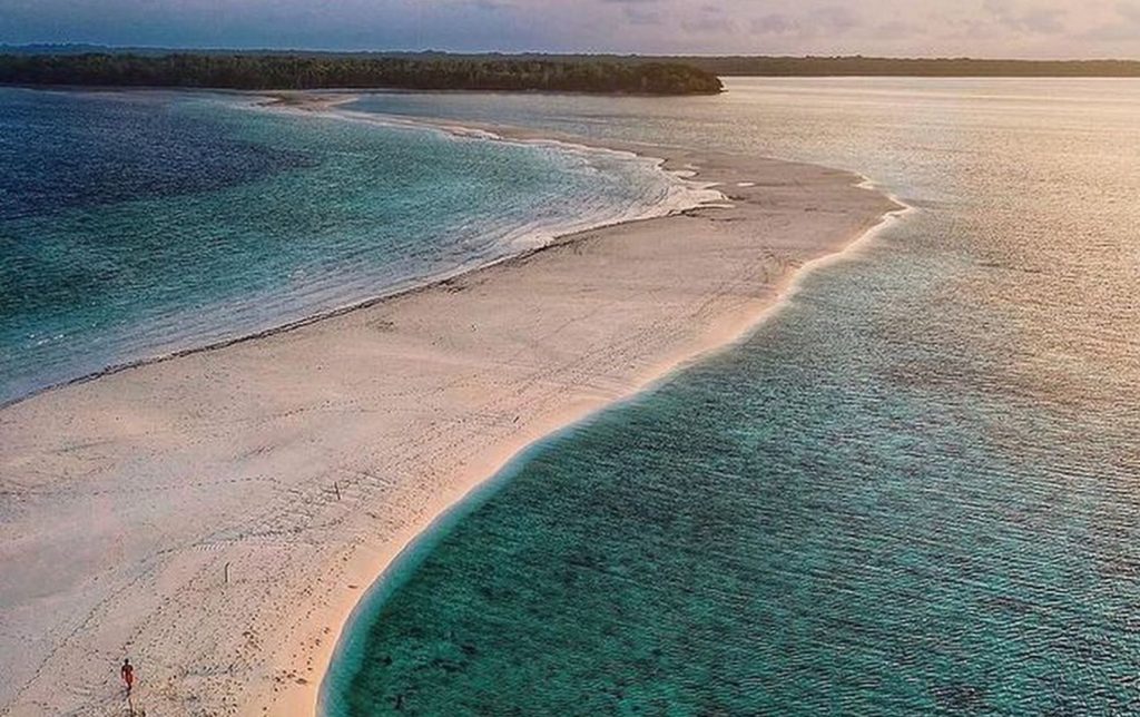 Pantai Tersembunyi Indonesia yang Jarang Dikunjungi Wisatawan