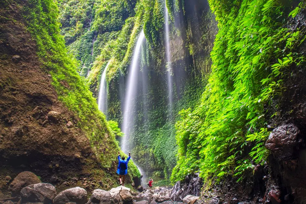 Daftar Air Terjun Terkenal Di Indonesia dan Paling Tinggi
