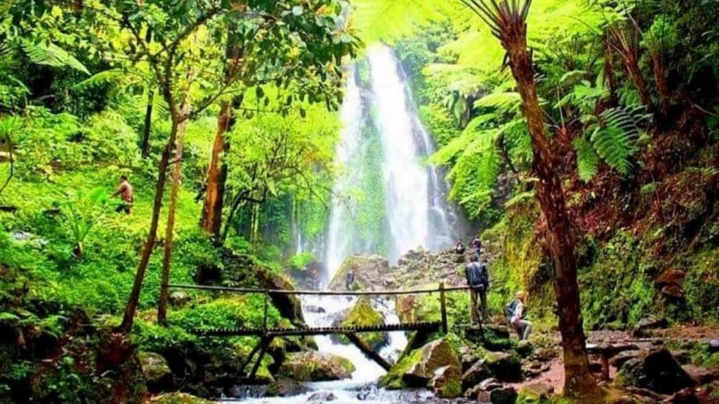 Air Terjun Paling Indah dan Mudah Dijangkau Di Jawa Barat