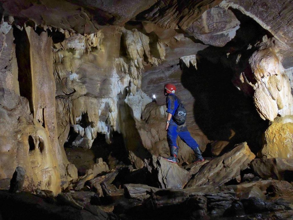 Keindahan Spektakuler Daya Tarik 7 Gua Terbesar di Indonesia