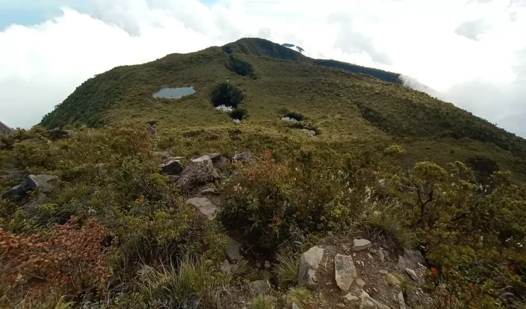 Potret Keindahan Gunung di Sumatera Barat, Daya Tariknya Sangat Memikat