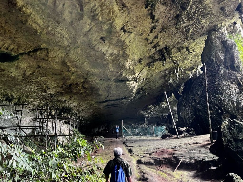 Kenapa Gua Akohi Jadi Destinasi Favorit Pecinta Alam? Cari Tahu di Sini!