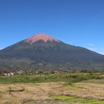 Selusur Pesona Gunung Vulkanik Tertinggi di Indonesia