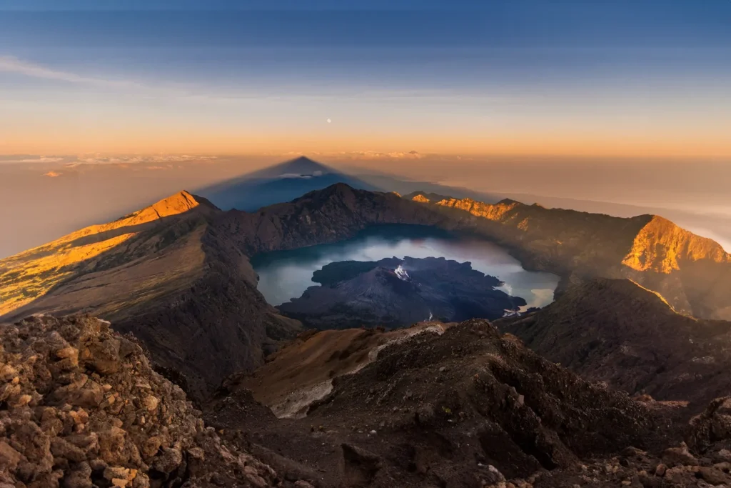 Fakta Menarik dari Gunung Rinjani, Beberapa Diantaranya Pasti Belum Kamu Ketahui! Apa Saja?