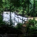 Menjelajahi Goa Rang Reng dan Air Terjunnya di Bali