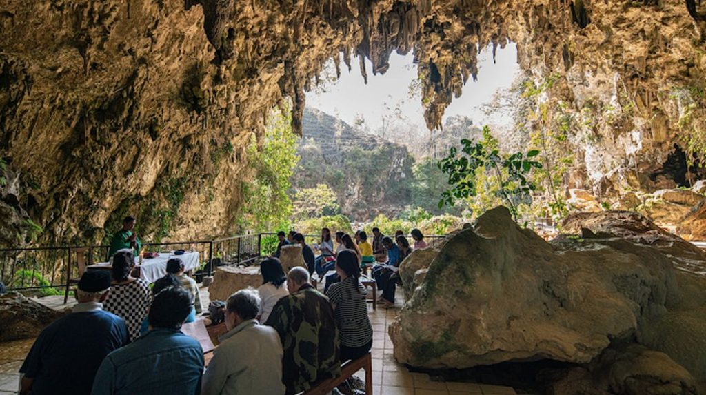Menjelajahi Gua Pasir di Gunungkidul, Yogyakarta Pantai Unik di Balik Tebing Karst