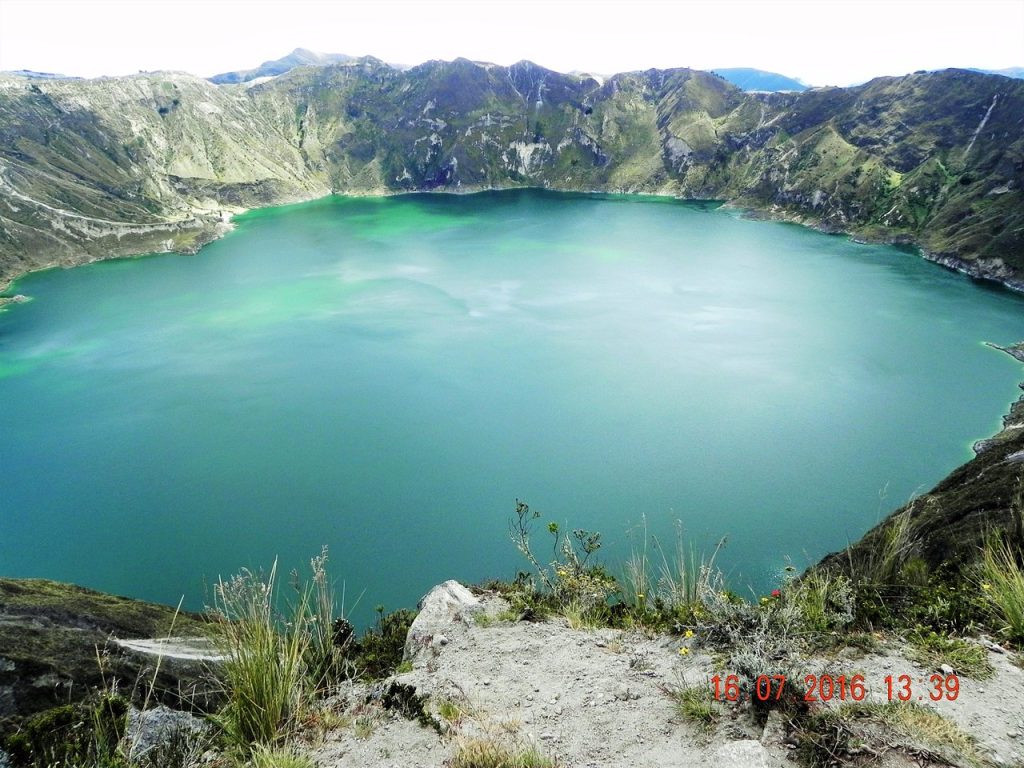 Menikmati Keindahan Wisata Alam Danau Kawah Quilotoa di Ekuador yang Menakjubkan