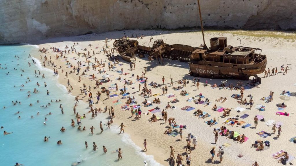 Menjelajahi 5 Destinasi Pantai Indah di Dunia yang Jarang Terjamah Wisatawan dan Masih Sepi