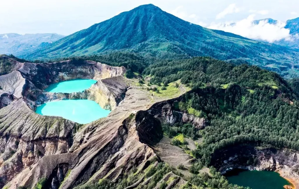 >Danau Mistis yang Masih Menjadi Perdebatan Ilmiah karena Legenda dan Fenomena Uniknya<