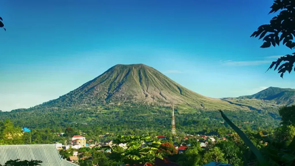 Pesona Kawah Tompaluan Gunung Lokon Daya Tarik Utama yang Memukau Wisatawan